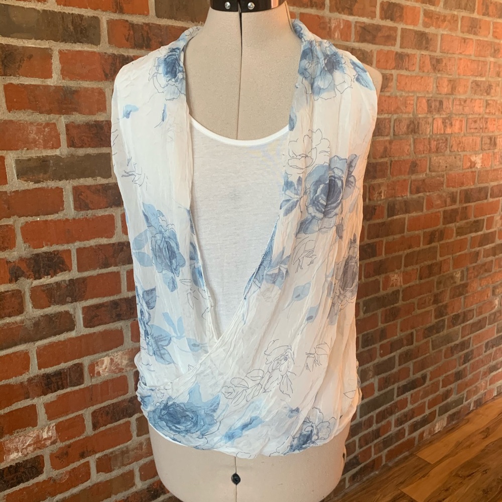 Sleeveless blouse